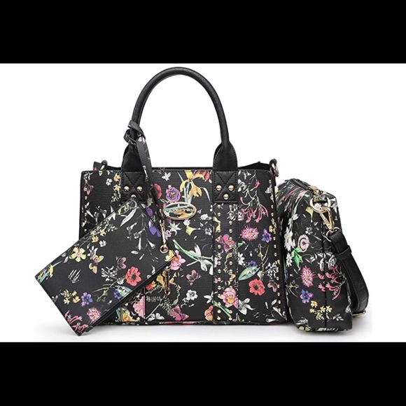 Purses - Picture 3 of 12